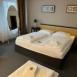 Astral'inn & Restaurant Λειψία