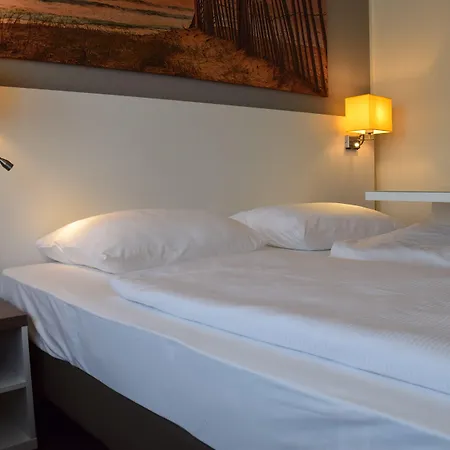 מלון Astral'inn & Restaurant 3*